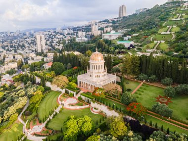 Hayfa, İsrail, 19 Haziran 2020: İsrail Hayfa 'daki Bahai Bahçesi ve Bahai Tapınağı' nın havadan görünüşü
