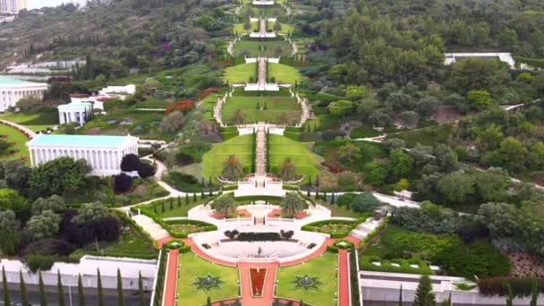 Vista aérea del Jardín Bahai en Haifa, Israel — Vídeo de stock