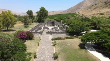 Kursi harabelerinin havadan görünüşü - büyük bir Bizans 8. yüzyıl manastırı. İsa Mesih, Tiberias Gölü kıyılarında mucizeler gerçekleştirdi..