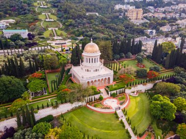 Hayfa, İsrail, 19 Haziran 2020: İsrail Hayfa 'daki Bahai Bahçesi ve Bahai Tapınağı' nın havadan görünüşü