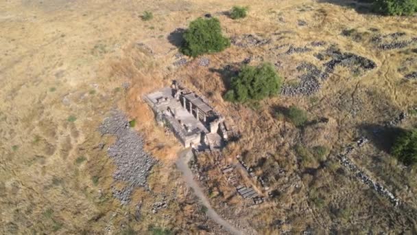 Bizans döneminde yapılmış Dir Aziz Sinagogu kalıntıları, M.S. 6. yüzyılın başında. İsrail 'in Golan Tepeleri' nde yer alır.. — Stok video