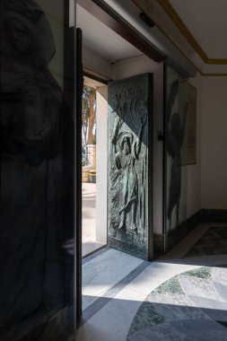 Hayfa, İsrail, 10 Temmuz 2020: İsrail 'in kuzeyindeki Hayfa kentindeki Carmel Dağı' nda bulunan Stella Maris Manastırı 'nın ana kapısı