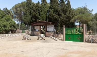Daliyat al-Karmel, İsrail, 17 Temmuz 2020: Kuzey İsrail 'deki Deir Al-Mukhraqa Karmelite Manastırı' nın ana girişi