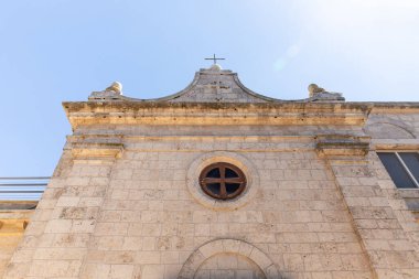 Daliyat al-Karmel, İsrail, 17 Temmuz 2020: Kuzey İsrail 'deki Deir Al-Mukhraqa Karmelite Manastırı' nın ana faşisti