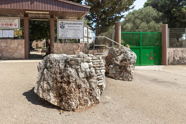 Daliyat al-Karmel, İsrail, 17 Temmuz 2020: Kuzey İsrail 'deki Deir Al-Mukhraqa Karmelite Manastırı' nın ana girişi