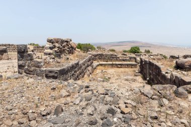 Afula, İsrail, 18 Temmuz 2020: İsrail 'deki Ürdün Vadisi' nin yukarısındaki bir tepenin üzerindeki büyük Konukseverler Kalesi Belvoir - Ürdün Yıldızı