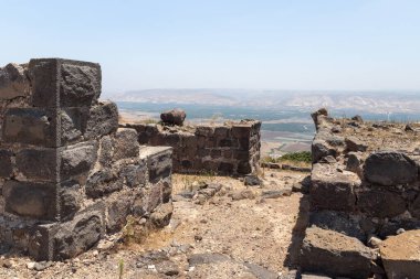 Afula, İsrail, 18 Temmuz 2020: Ürdün Vadisi 'ne İsrail' deki Ürdün Vadisi 'nin yukarısındaki Belvoir - Ürdün Yıldızı' nın harabelerinden bakın.