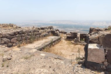 Afula, İsrail, 18 Temmuz 2020: Ürdün Vadisi 'ne İsrail' deki Ürdün Vadisi 'nin yukarısındaki Belvoir - Ürdün Yıldızı' nın harabelerinden bakın.