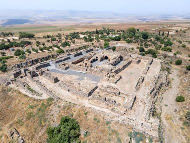 Afula, İsrail, 18 Temmuz 2020: İsrail 'deki Ürdün Vadisi' nin yukarısındaki bir tepenin üzerindeki büyük Hastahaneler Kalesi Belvoir - Ürdün Yıldızı 'nın kalıntılarına havadan bakış