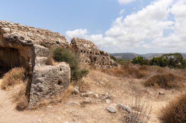 Daha sonra İsrail 'in kuzeyindeki Atlit kenti yakınlarındaki Roma şehri Kart haline gelen eski Fenike kalesinin kalıntıları.