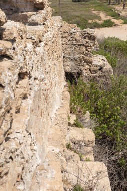 Turris Slinarum 'un eski kalıntıları, Jisr Ez Zarqa Arap köyü yakınlarındaki Tuz Kulesi kalesi. İsrail 'in kuzeyindeki Atlit şehrinin yakınında yer almaktadır.
