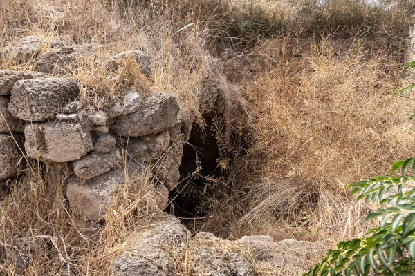 カファルレ要塞の古い遺跡の遺跡 それはカイザリヤの領主の所有物であり その後病院の所有物となった 1291年にベイバーによって捕獲された 北イスラエルのアットライト市付近 — ストック写真