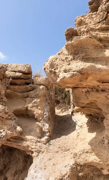 Turris Slinarum 'un eski kalıntıları, Jisr Ez Zarqa Arap köyü yakınlarındaki Tuz Kulesi kalesi. İsrail 'in kuzeyindeki Atlit şehrinin yakınında yer almaktadır.