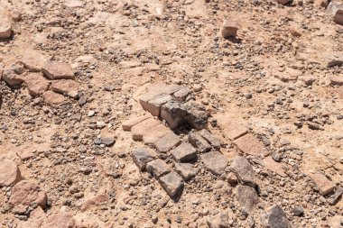 HaMinsara, Ramon krateri bölgesinde bulunan ve magma salınımı sonucu oluşan bir kumtaşı tepesidir. Üç ila altı yüzlü prizma şeklindeki demir yığınına benziyor..