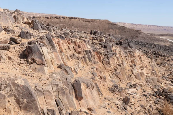 HaMinsara is a sandstone hill in the area of Ramon crater, formed as a result of the release of magma. It looks like a pile of bars in the form of prisms from three to six faces.