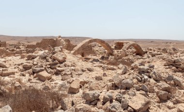 Shivta - Güney İsrail 'de bir ulusal park, Negev' in kuzeyinde antik bir Nabatean şehrinin kalıntılarını içerir..