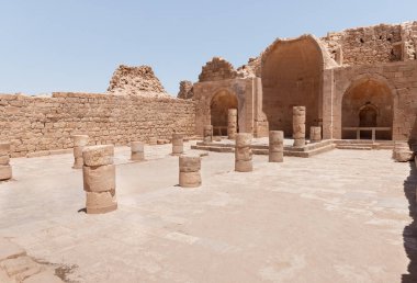 Güney İsrail 'de bir milli park olan Shivta' nın harabelerindeki güney kilisesinde, Negev 'in kuzeyinde antik bir Nabatean kentinin kalıntıları yer alıyor..