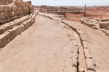 Shivta - Güney İsrail 'de bir ulusal park, Negev' in kuzeyinde antik bir Nabatean şehrinin kalıntılarını içerir..