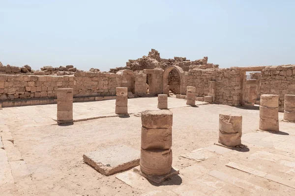Güney İsrail 'de bir milli park olan Shivta' nın harabelerindeki güney kilisesinde, Negev 'in kuzeyinde antik bir Nabatean kentinin kalıntıları yer alıyor..