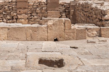 Shivta - Güney İsrail 'de bir ulusal park, Negev' in kuzeyinde antik bir Nabatean şehrinin kalıntılarını içerir..