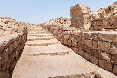 Güney İsrail 'de bir milli park olan Shivta' daki sokaklardan birinin kalıntıları, kuzey Negev 'deki antik bir Nabatean kentinin kalıntılarını içeriyor..