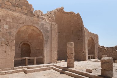 Güney İsrail 'de bir milli park olan Shivta' nın harabelerindeki güney kilisesinde, Negev 'in kuzeyinde antik bir Nabatean kentinin kalıntıları yer alıyor..
