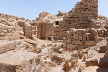 Shivta - Güney İsrail 'de bir ulusal park, Negev' in kuzeyinde antik bir Nabatean şehrinin kalıntılarını içerir..
