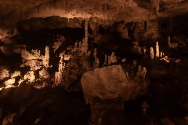 İsrail 'deki Beit Shemesh yakınlarındaki Judean Dağları' ndaki Sorek sarkıtlarının eşsiz doğal güzelliği.
