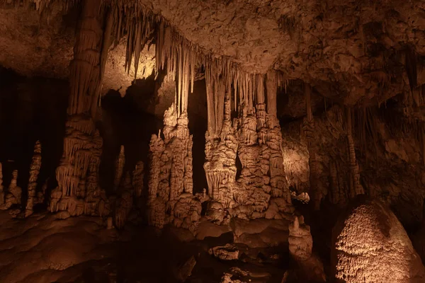 İsrail 'deki Beit Shemesh yakınlarındaki Judean Dağları' ndaki Sorek sarkıtlarının eşsiz doğal güzelliği.