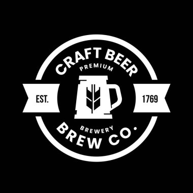 Modern yuvarlak zanaat bira içecek vektör logo işareti için bar, pub, mağaza, brewhouse veya bira izole siyah arka plan üzerine. Premium Kalite kupa logo illüstrasyon. Bira Festivali t-shirt rozet tasarım.
