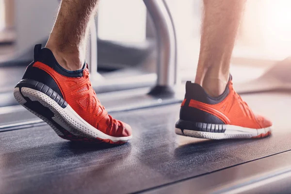 Cómodas zapatillas deportivas para correr en el gimnasio — Foto de Stock