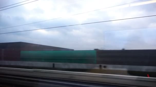 Ogromny parking na samochody z okna pociągu — Wideo stockowe