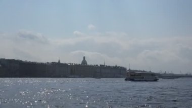 St. Isaacs katedral kubbe üzerinde Neva üzerinden görüntülemek