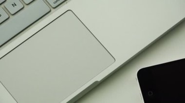 Beyaz gadget'lar ve iş projeleri için yeni nesil elektronik cihazlar