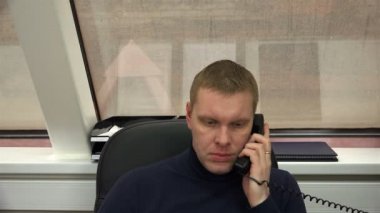 adam telefon Haberler sevinir