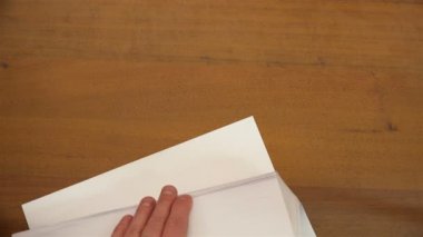 yaprak kağıt parmak kaydırma