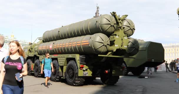 Système russe de missiles antiaériens à longue et moyenne portée — Video