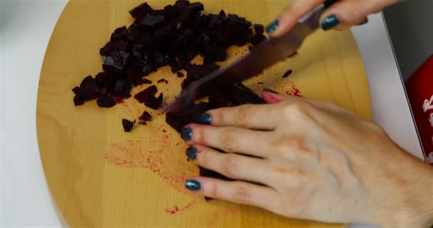 The cook cooks beets on a cutting board — Stock Video