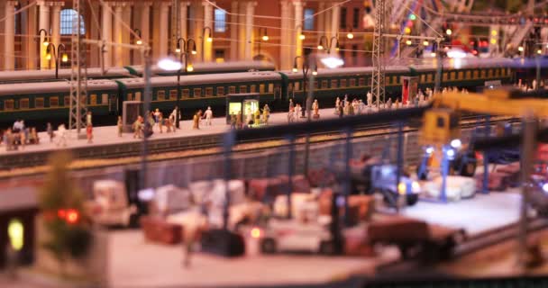 Exposition de la gare à la nuit tombée — Video