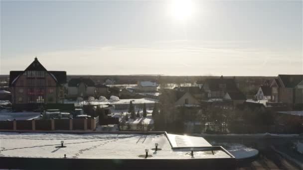 Blick von oben auf die Winterhäuser — Stockvideo