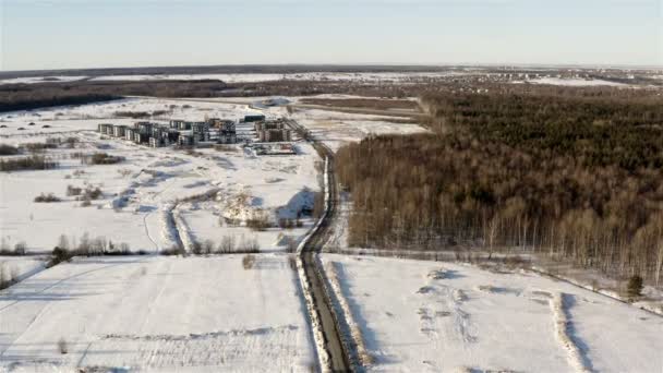 Vista superior del pueblo en invierno — Vídeo de stock