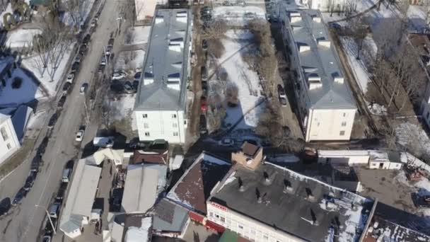 Survei udara dari daerah perumahan di kota — Stok Video