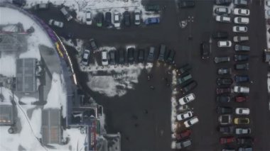 alışveriş kompleksinde otopark