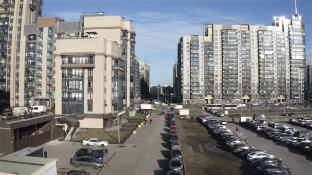 Grattacieli a più piani di un nuovo complesso residenziale d'elite di una megapoli — Video Stock