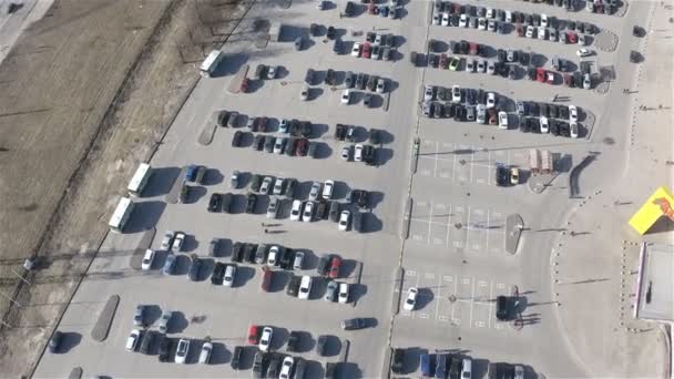 Parcheggio presso l'ipermercato Auchan — Video Stock