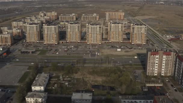 Landontwikkeling voor de bouw van nieuwe woonwijken met multi-appartementencomplexen — Stockvideo