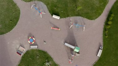 oyun alanında slaytlar salıncaklar ve kum havuzu. Hava fotoğrafçılığı