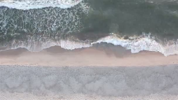 深海冲刷着沙滩海岸 — 图库视频影像