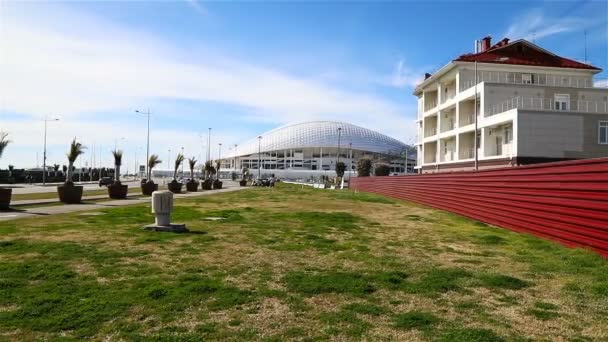 Omgivningen i centrum av Sotji, nära den olympiska parken — Stockvideo