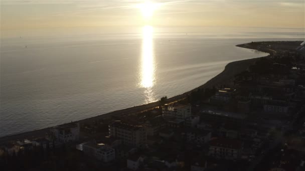 Tramonto dorato sulla superficie del mare — Video Stock